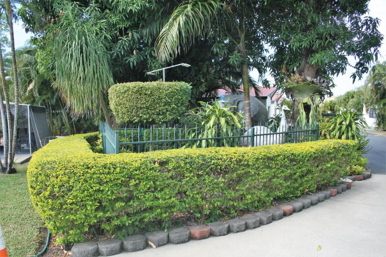 Sarina Palms Caravan And Cabins Village Buitenkant foto